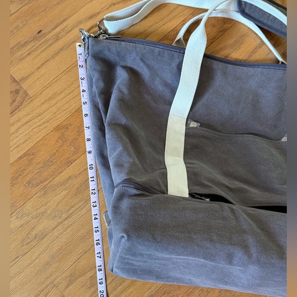 Lo and Sons Catalina Weekender - Picture 5 of 6